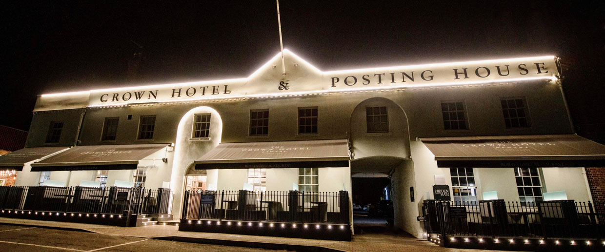 Crown Hotel Bawtry at night